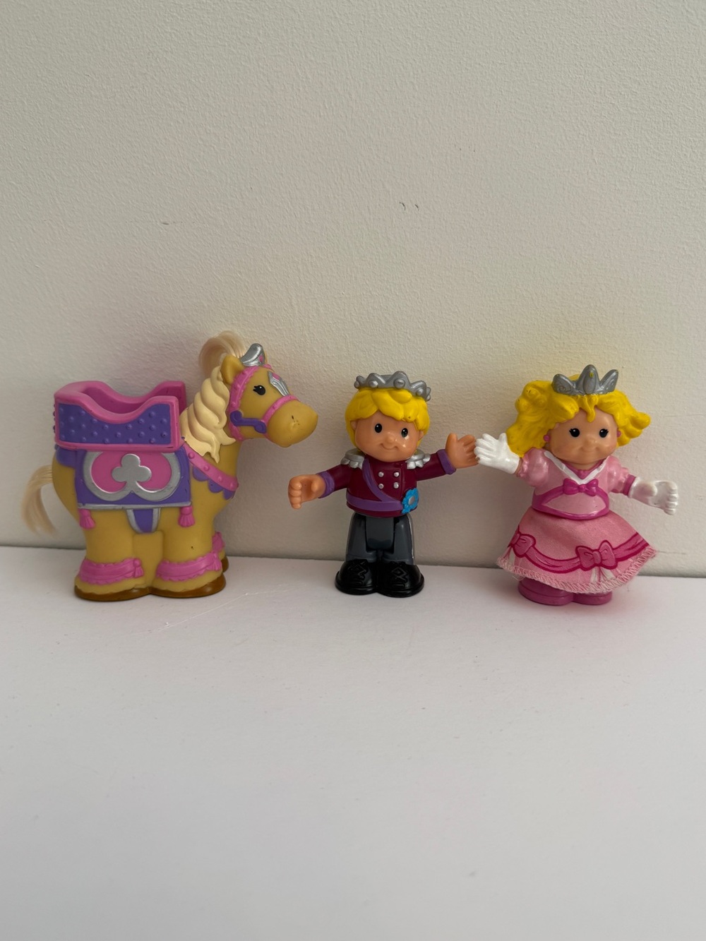 Fisher Price Little People Dance n’ Twirl Palace Prince, Princess and Horse